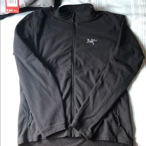 Arc’teryx men’s zip up jacket